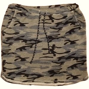 Sundry, Camo Print Skirt, Size (1) on Tag, Fits SMALL Waist Size (4-6)